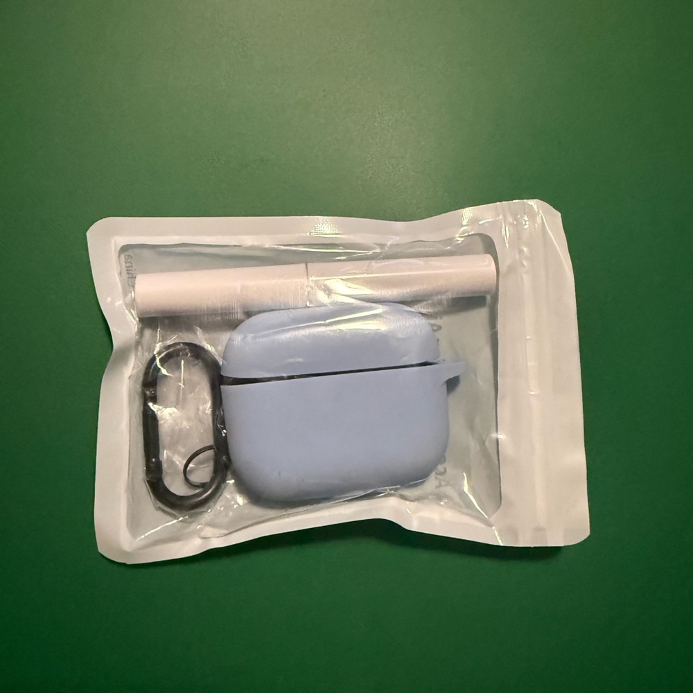 Light Blue AirPods Case with Carabiner
2nd generation pro